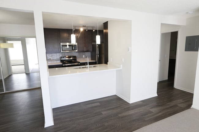 The Woodlands of Minnetonka Apartments, Minnetonka, MN 55305 - photo 3