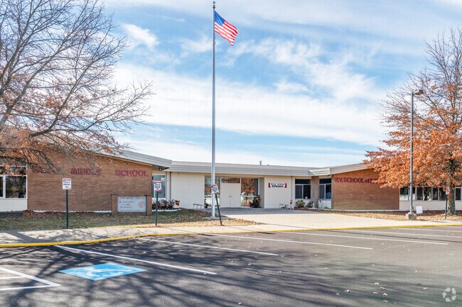 Weir Middle School serves about 602 students and has a B- rating from Niche.