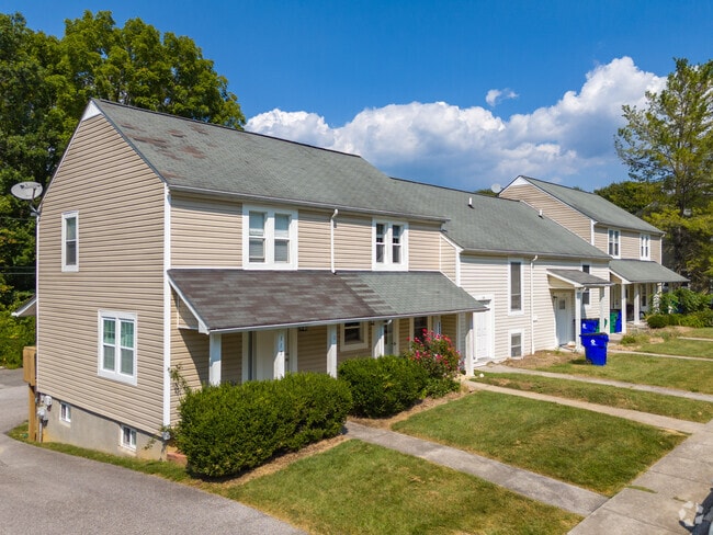 Kabrich Crescent properties often include ample outdoor space.