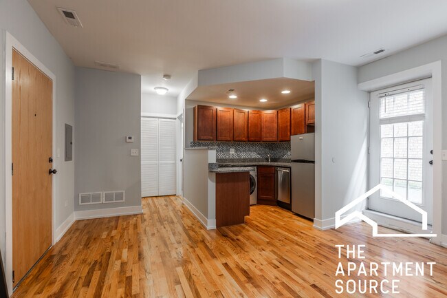 556 W Arlington Place unit 408, Chicago, IL 60614 - photo 3