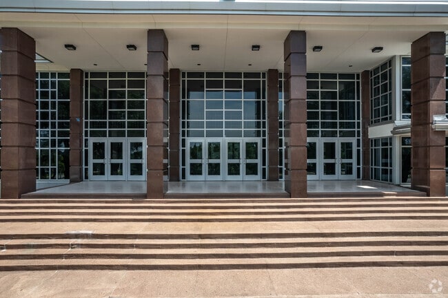 Richardson Richardson High School Entrance 1