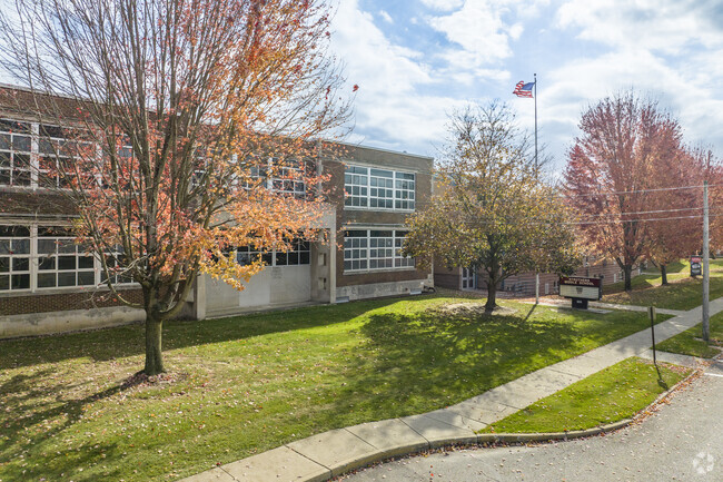 Struthers Middle School serves 545 students from the Struthers neighborhood.