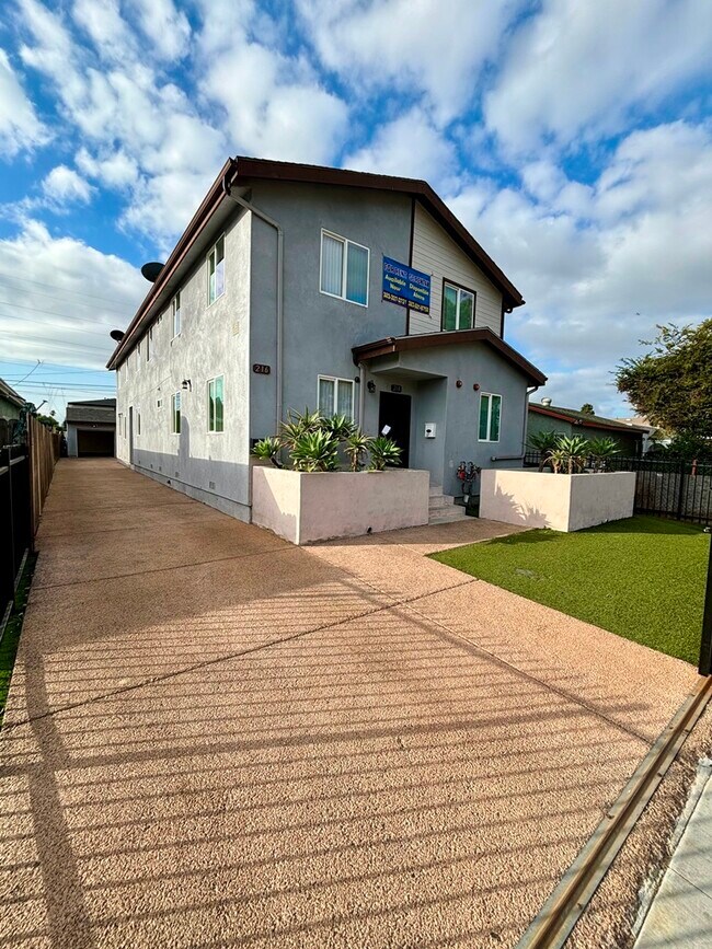 216 E 97th St, Los Angeles, CA 90003