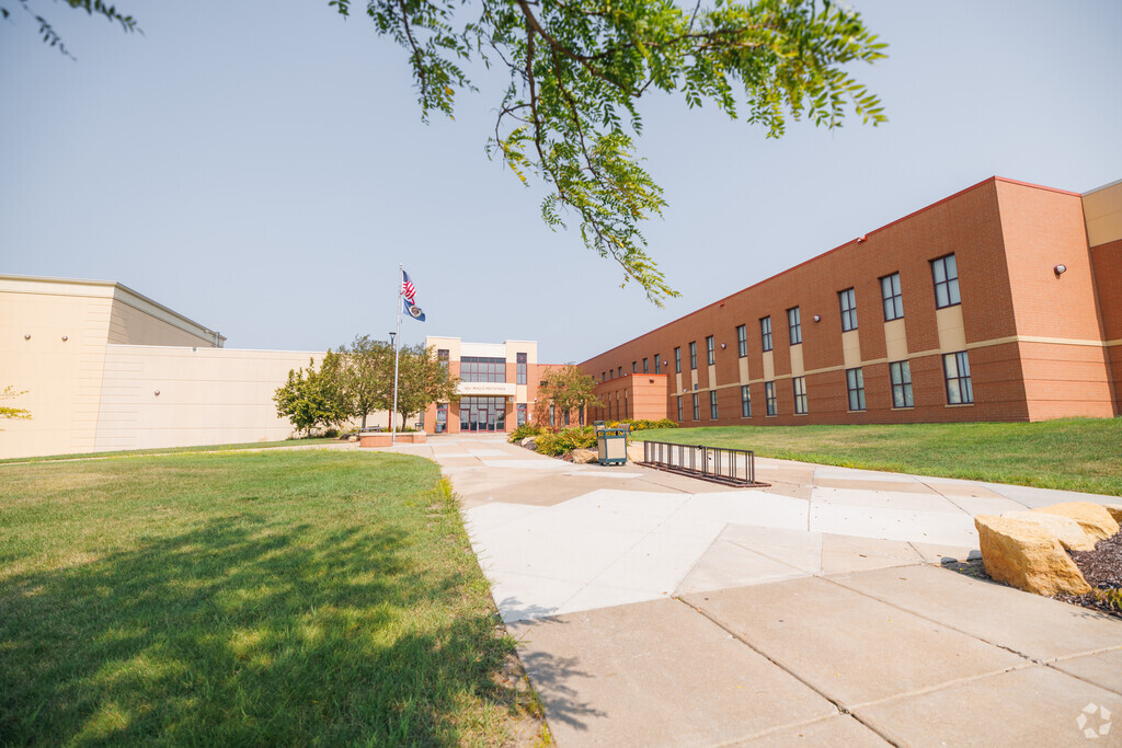 New Prague Senior High School, Rankings & Reviews - Homes.com