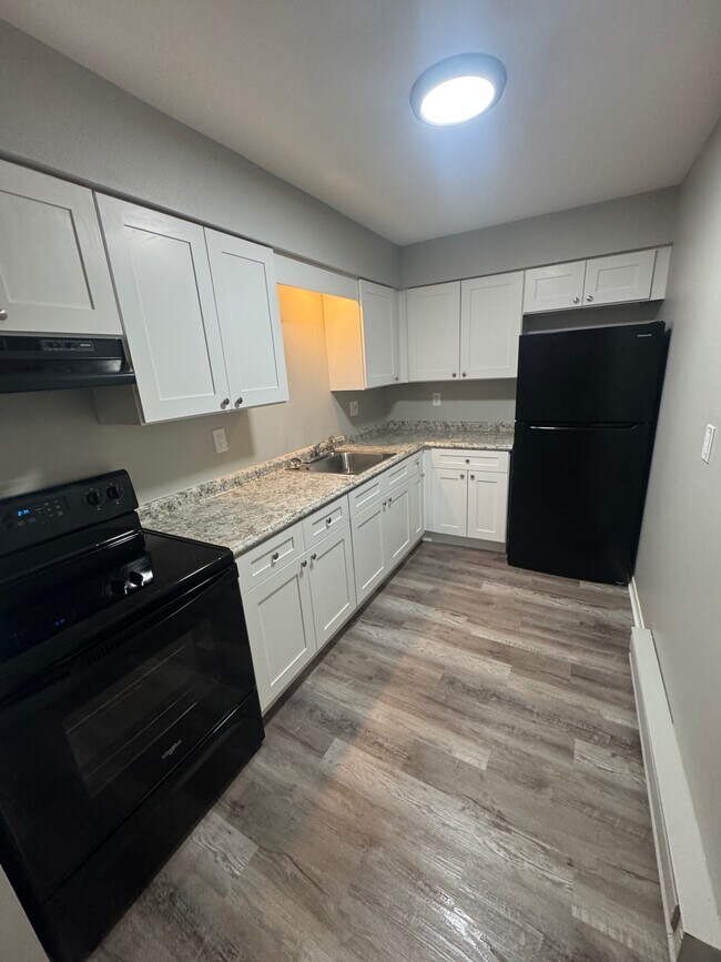 2425 Wesleyan Ave, Rockford, IL 61108