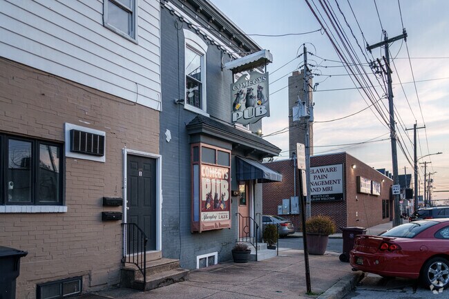 Comegy's is a fun, neighborhood bar convenient to the Hedgeville neighborhood.