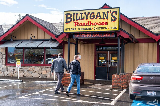 Billygan’s Roadhouse is a family-friendly steakhouse and bar in the center of Mount Vista.
