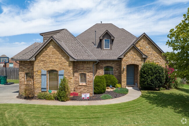 This Copper Creek home has beautiful stone siding.