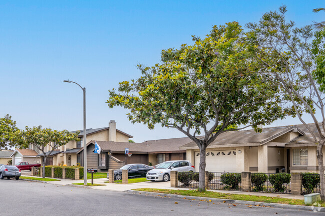 You can find a mix of single story and two story homes around Hobson Park West.