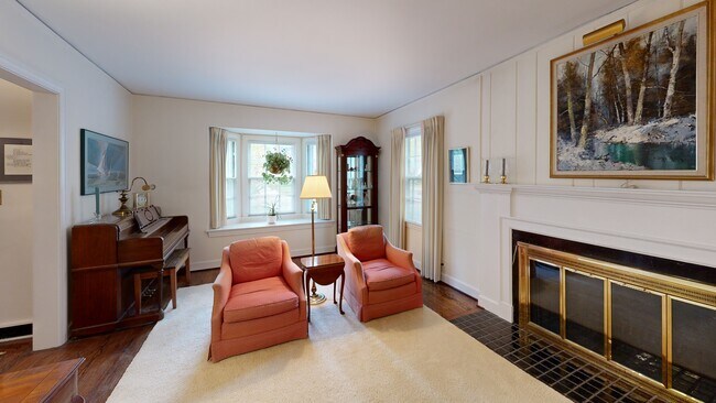 876 Washington Rd, Grosse Pointe, MI 48230 - photo 2