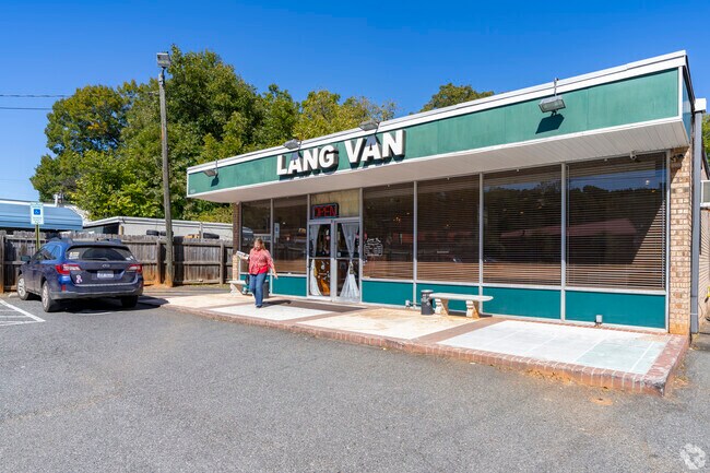 Lang Van draws diners from all over the area to the locally loved restaurant in Shannon Park.