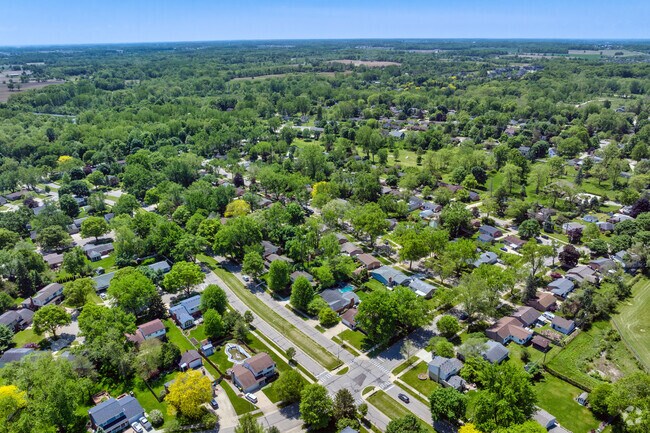 An image showing the grassy median of Old Creek Dr.