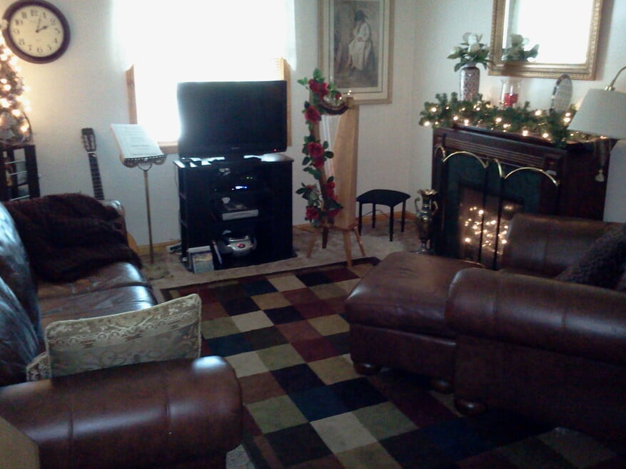 223 E Second St unit 3, Fairmount, IN 46928 - photo 1