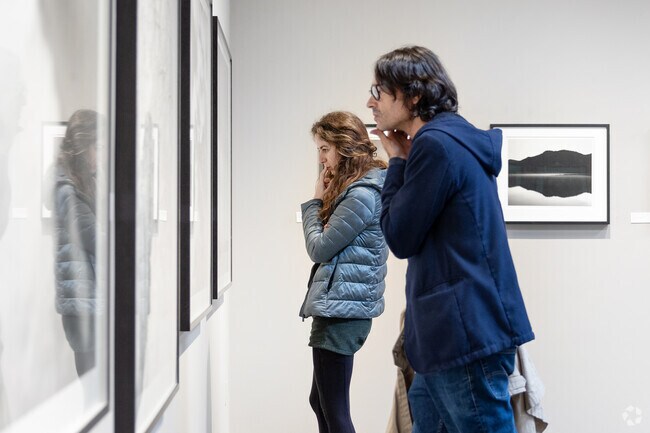 Pico is home to Bergamot Station, a huge art complex with about 20 galleries and exhibitions.