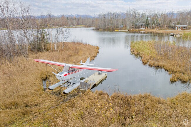 A few homes in Gateway have boats and even planes docked on their shorelines.
