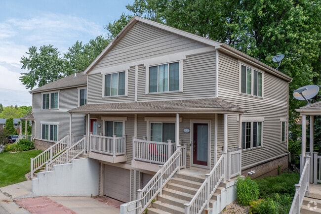 A stunning townhouse style home in the Shorecrest neighborhood.