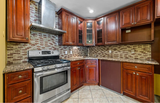 42-38 Judge St, Elmhurst, NY 11373 - photo 4