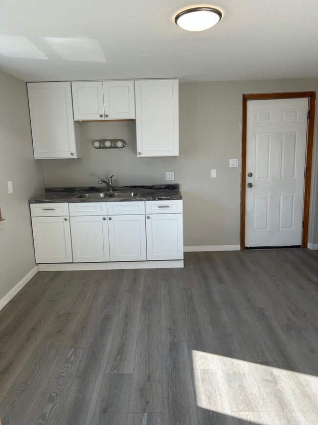 35 Willow St unit Upper, Buffalo, NY 14218 - photo 3