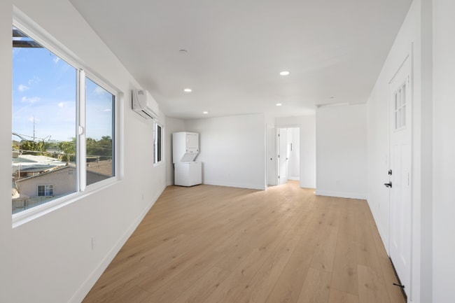 3730 Acacia St unit Building C Unit A, San Diego, CA 92113 - photo 5