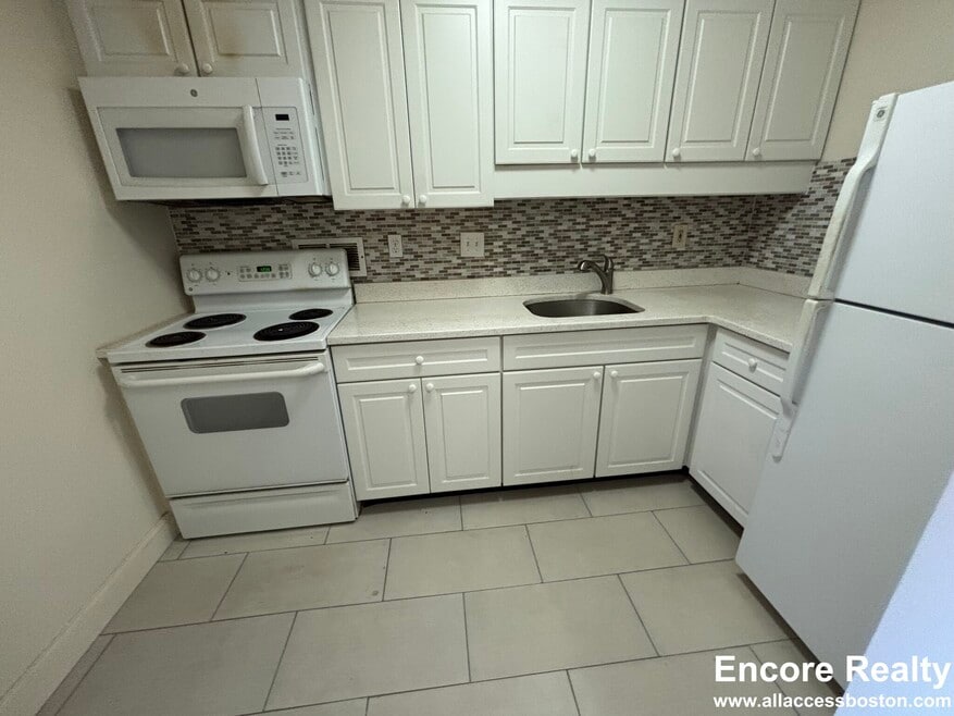 16 Monmouth Ct unit 101-710, Brookline, MA 02446 - photo 1