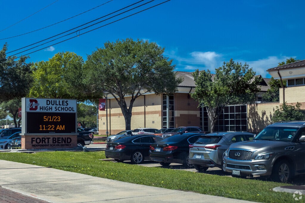 Dulles High School, Sugar Land TX Rankings & Reviews