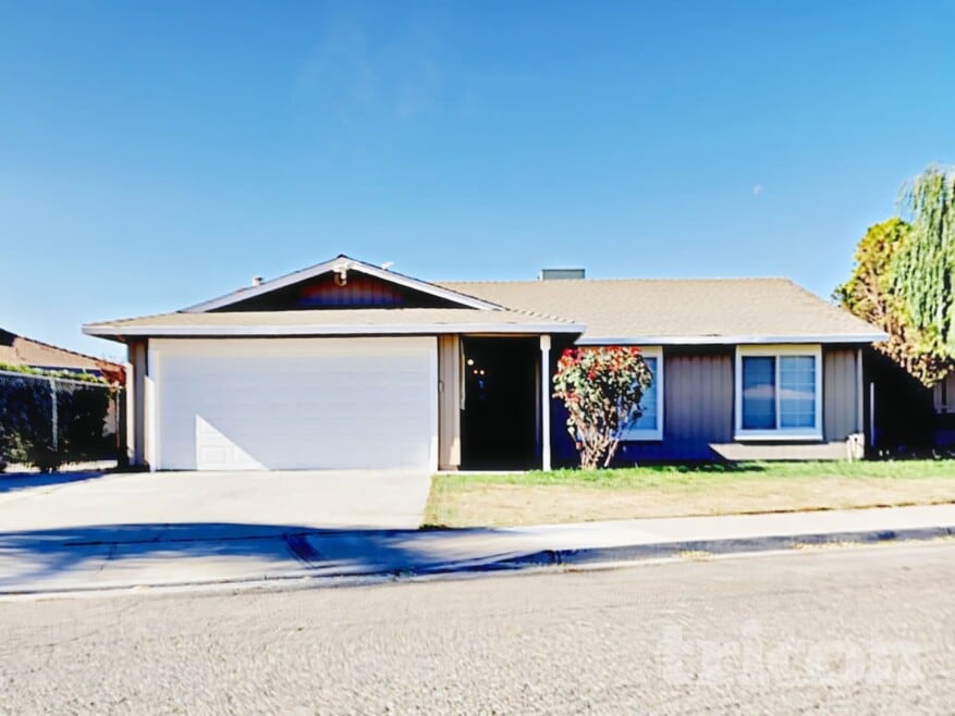 215 Loy St, Waterford, CA 95386 - photo 1