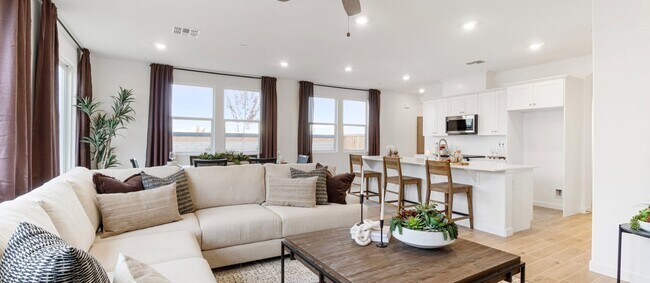 3830 Hickory Village Ln unit 37319079, Shafter, CA 93314 - photo 4