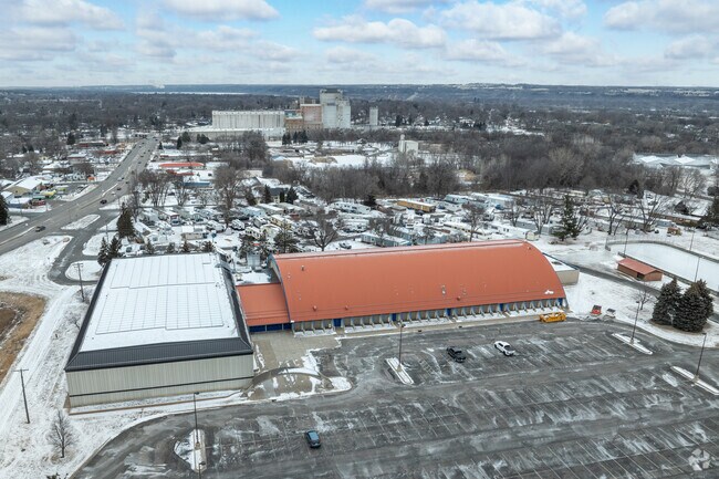 The Hastings ice arena has 2 indoor rinks and 1 outdoor rink.