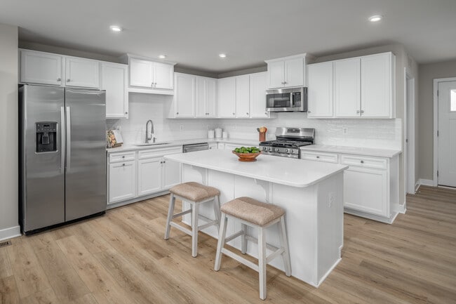 464 Clubhouse Dr, Rostraver Township, PA 15012 - photo 2