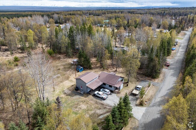 Find parcels of land in Kalifornsky with 1970s ranch-style houses and cabins to call your home.