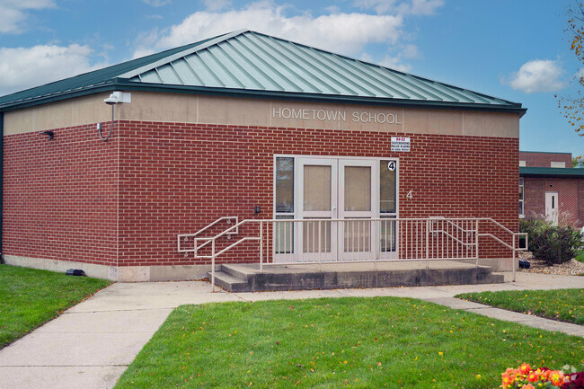 Hometown Elementary School in Hometown, Illinois is a public school.