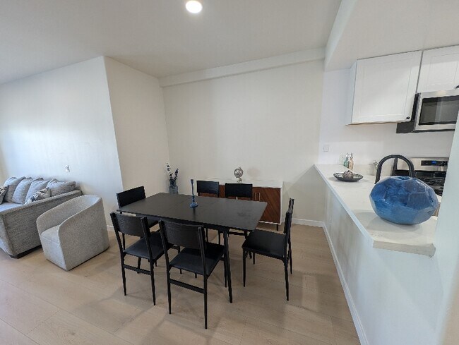 11035 Moorpark St, North Hollywood, CA 91602 - photo 6