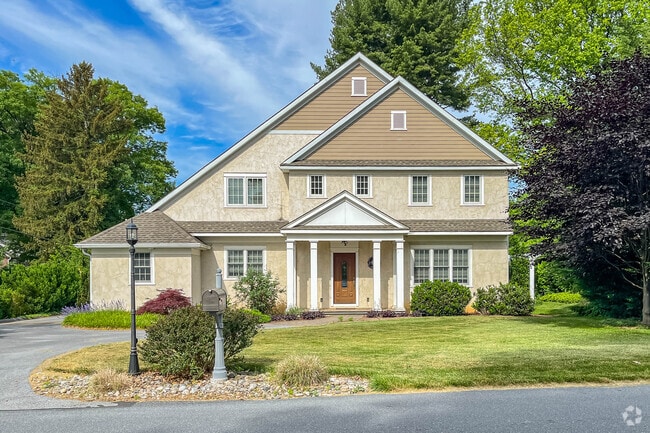Custom built homes are a staple among the suburbs of Bloomingdale.