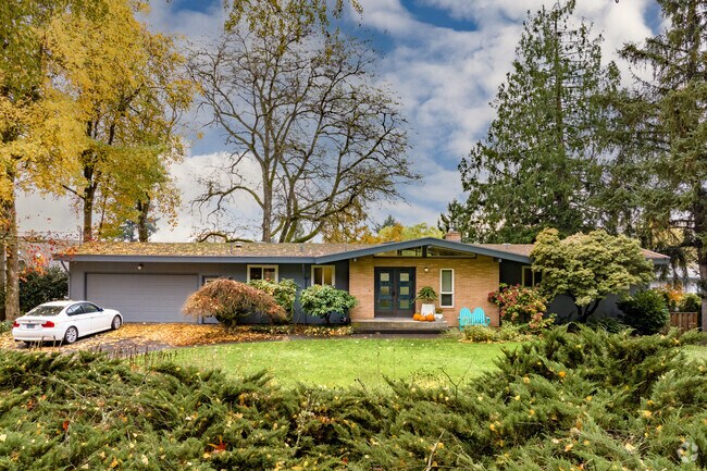 Mid-century modern homes are scattered throughout the Far Southwest neighborhood.