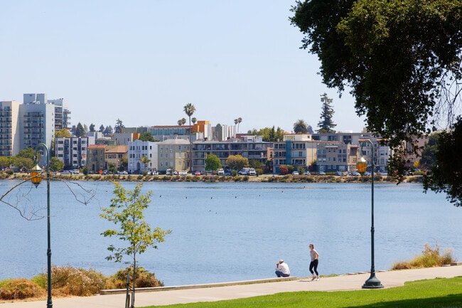 Lakeshore Gardens, Oakland, CA 94606 - photo 4