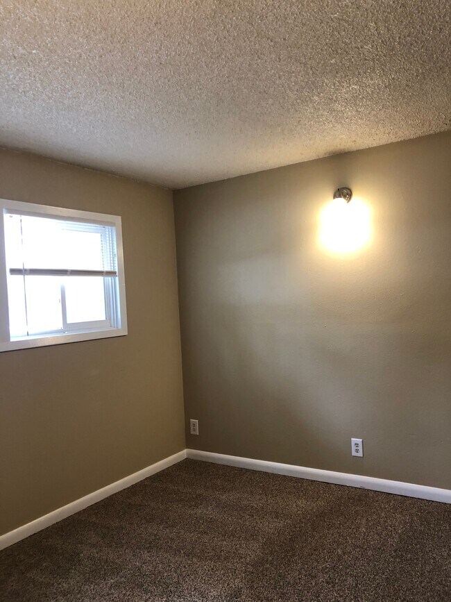 Skyview Apartments, Newton, KS 67114 - photo 6