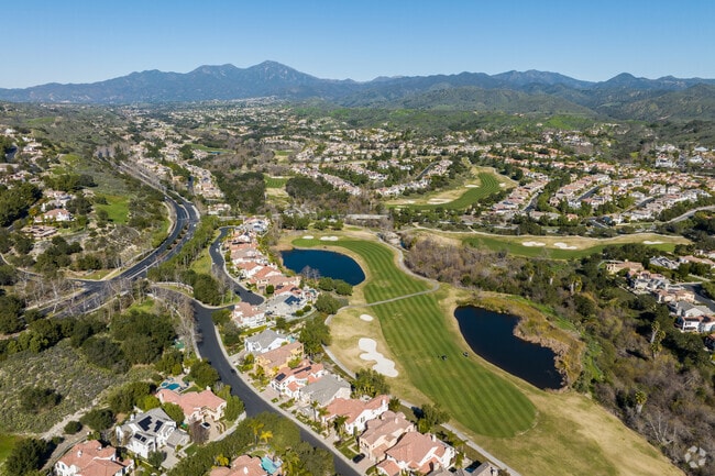 Coto De Caza offers golf lovers a well-maintained golf course.