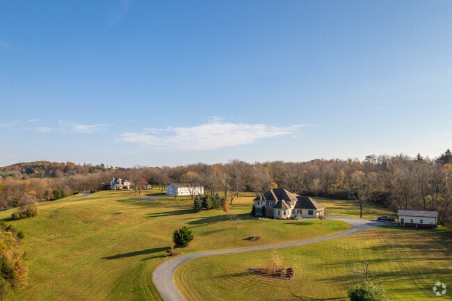 Homes in North Heidelberg often have lots of space between each other.