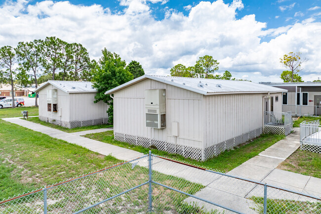 Fox Hollow Elementary has state of the art portable classrooms for students.