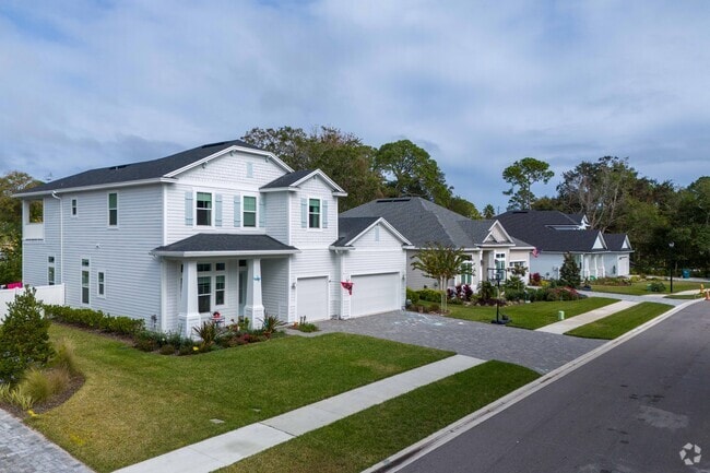 Fernandina Beach boasts a variety of stunning 21st-century homes.
