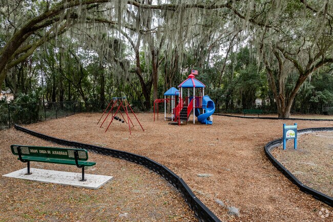 Barbara Higgins Park features several Sugarhill community amenities.