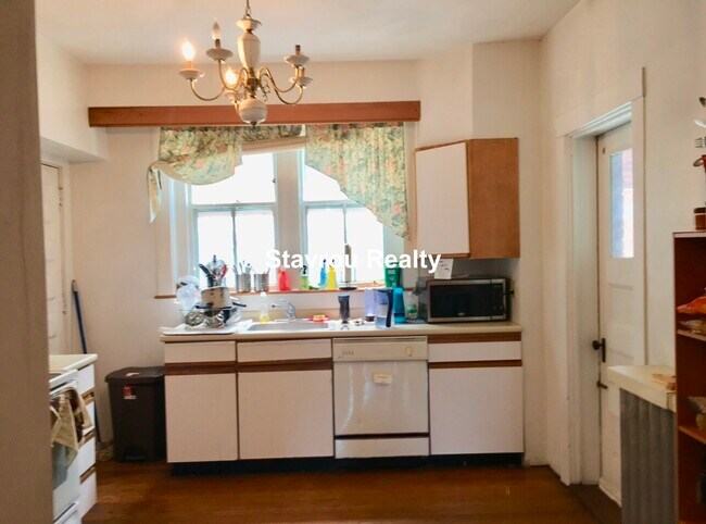 1677 Beacon St unit 2, Brookline, MA 02445 - photo 4