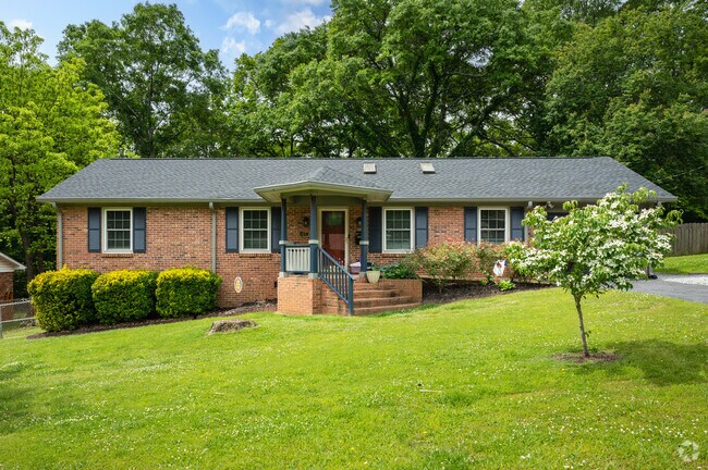 Brick ranchers sit on large plots of land in Hillcrest.