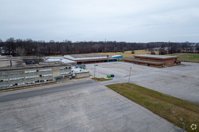 The student population of Thomas Jefferson Middle is 958 and the school serves 6-8.