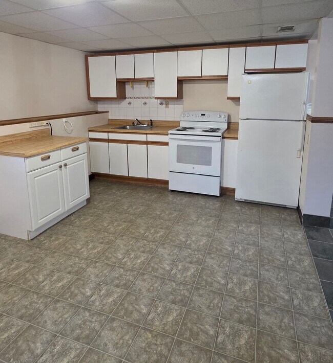 190 Copley Dr, Taunton, MA 02780