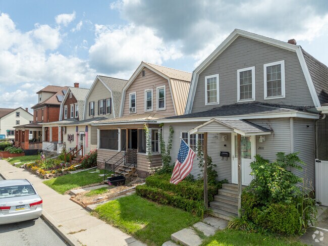 Rows of older homes line the streets in Columbia Park.