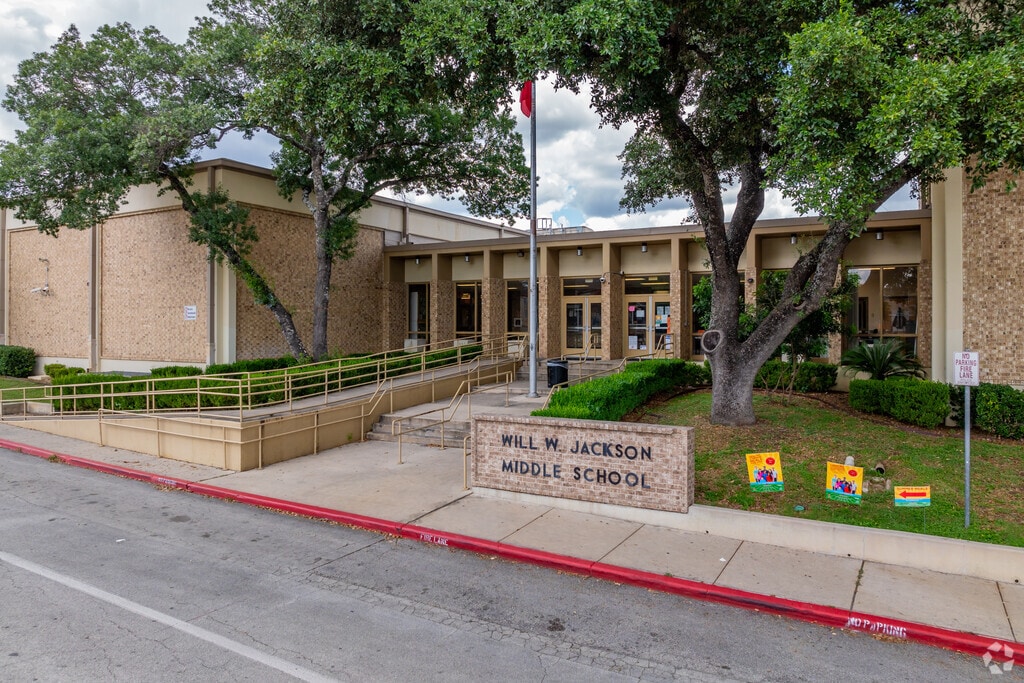 Jackson Middle School offers a Gifted and Talented (GT) Program for outstanding students.