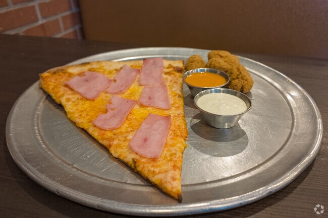 Vinnie's Pizzeria offers delicious artisan pizzas in Aldbrige-Heather Hills.