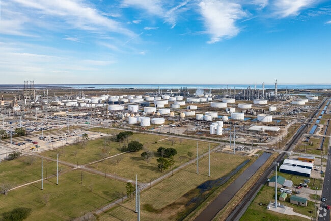 Oil refineries and the like employ a large percentage of Orange, TX residents.