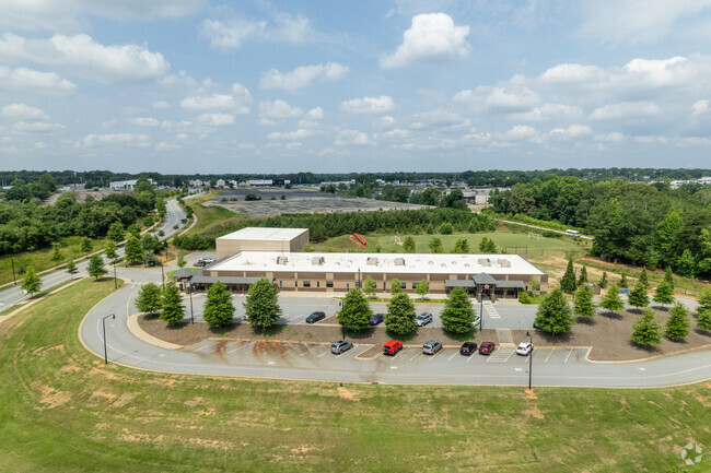 Camperdown Academy is located in the Verdae neighborhood.